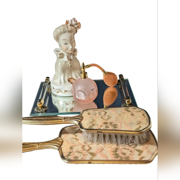 🎄60's Peach Brush and Mirror, Vanity Tray, Lady Bust and Empty Perfume Bottle - Picture 1 of 8